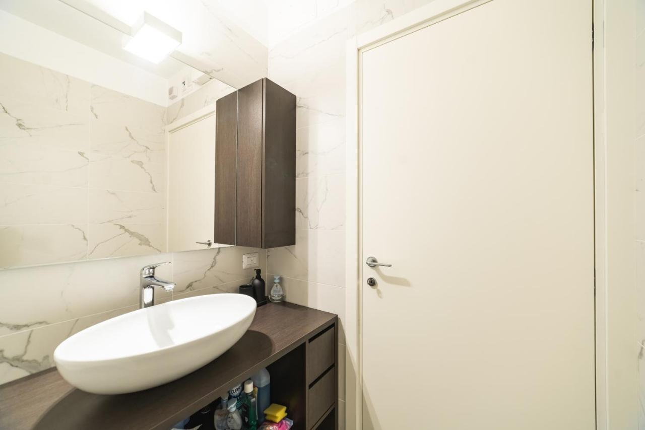 Moderno Bilocale 64Mq Con Parcheggio E Palestra Apartment Милано Екстериор снимка